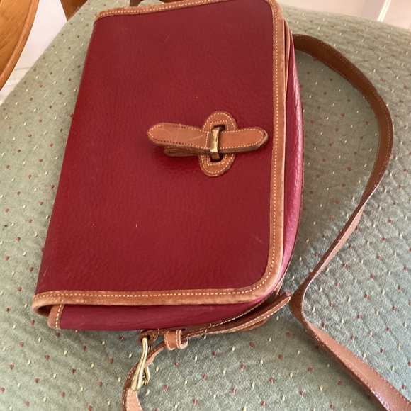 VINTAGE DOONEY & BOURKE DEEP BURGUNDY WITH BROWN  PEBBLED LEATHER SHOULDER BAG - Picture 13 of 14